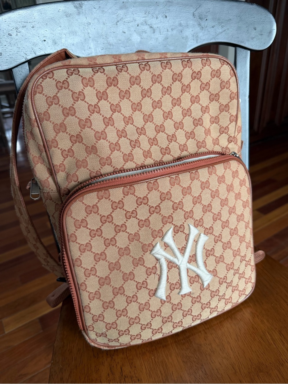 Gucci Pre-Owned
2000-2015 GG Canvas NY Yankees backpack